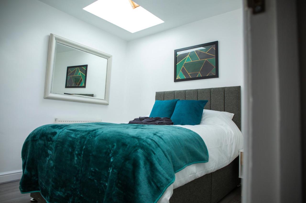 Modern Townhouse Apartment With Free Parking And Wifi 스트렛포드-어폰-에이본 외부 사진