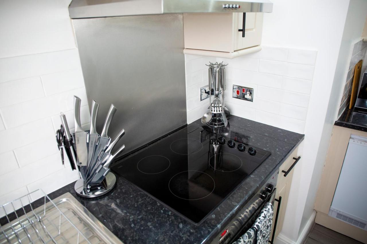 Modern Townhouse Apartment With Free Parking And Wifi 스트렛포드-어폰-에이본 외부 사진