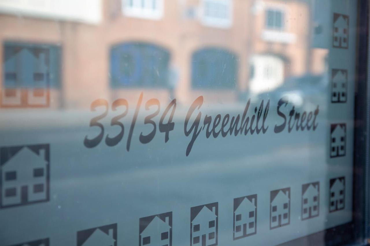 Modern Townhouse Apartment With Free Parking And Wifi 스트렛포드-어폰-에이본 외부 사진