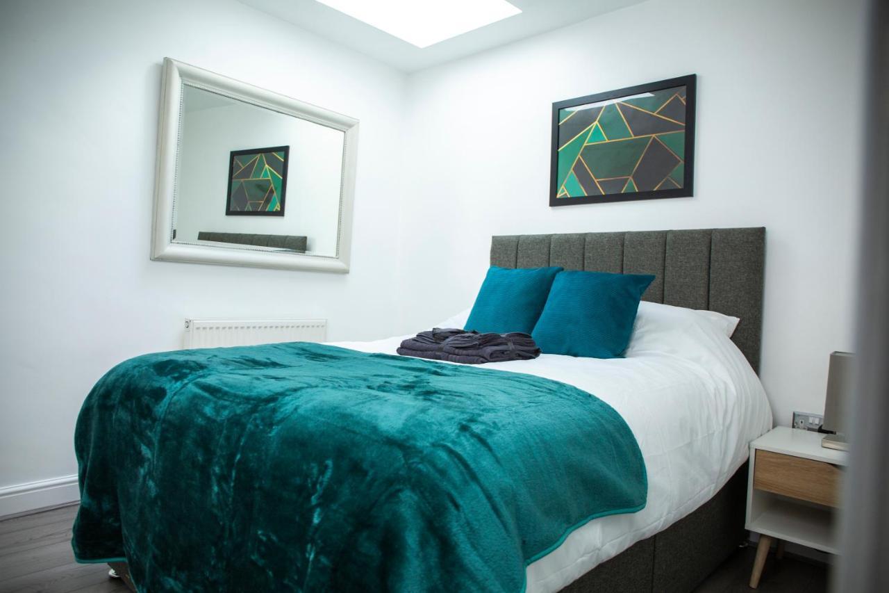 Modern Townhouse Apartment With Free Parking And Wifi 스트렛포드-어폰-에이본 외부 사진