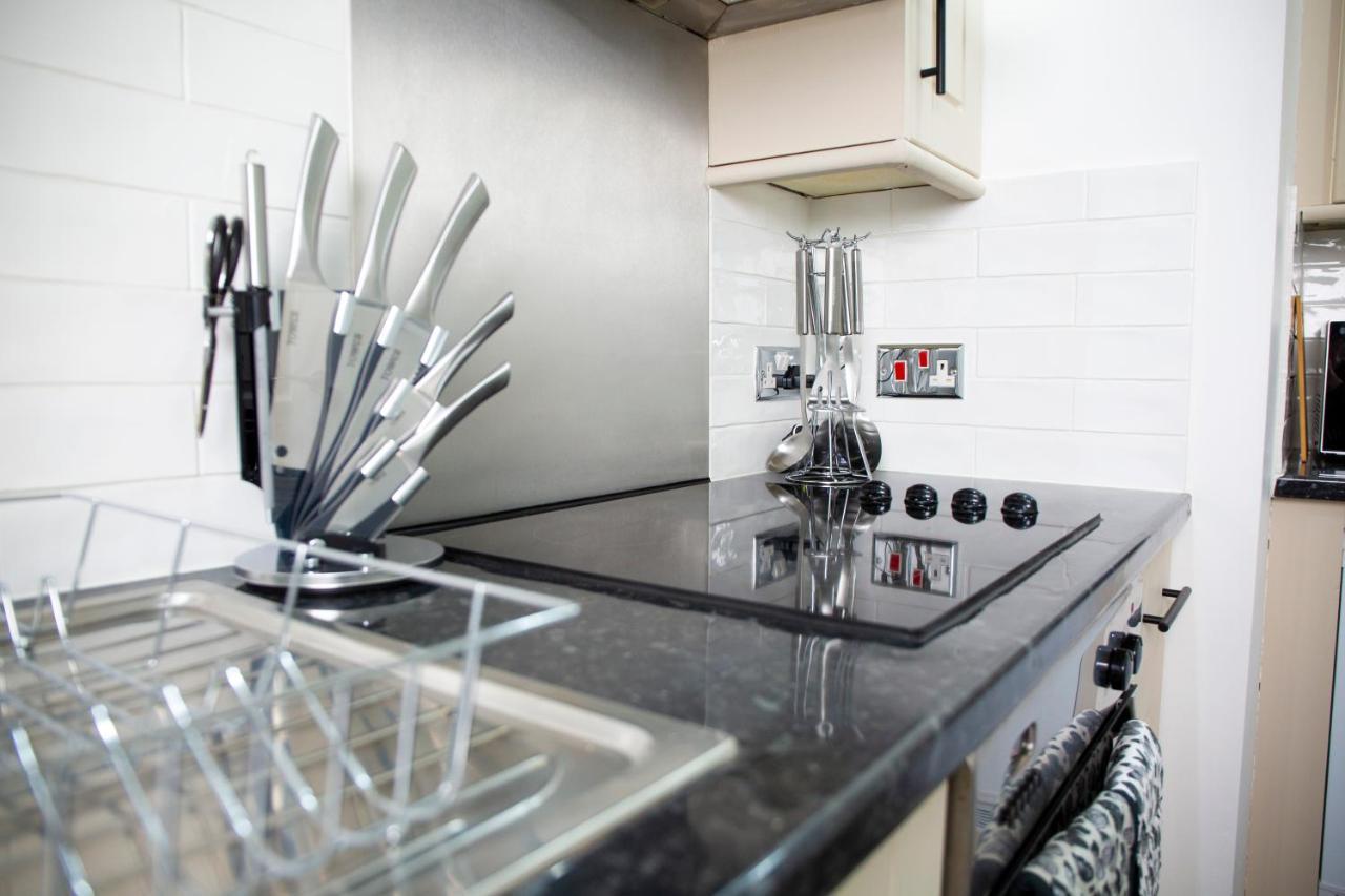 Modern Townhouse Apartment With Free Parking And Wifi 스트렛포드-어폰-에이본 외부 사진
