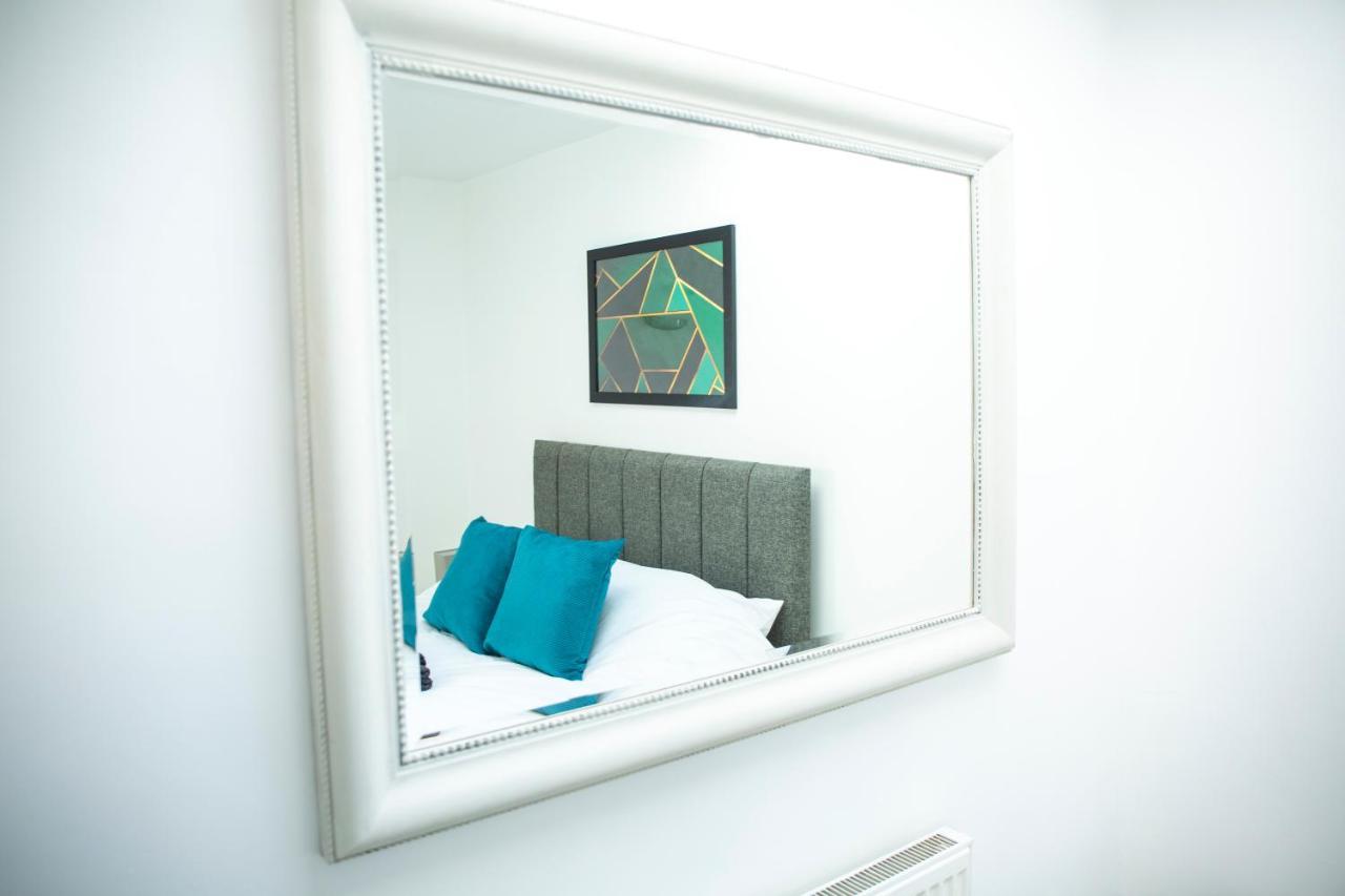Modern Townhouse Apartment With Free Parking And Wifi 스트렛포드-어폰-에이본 외부 사진