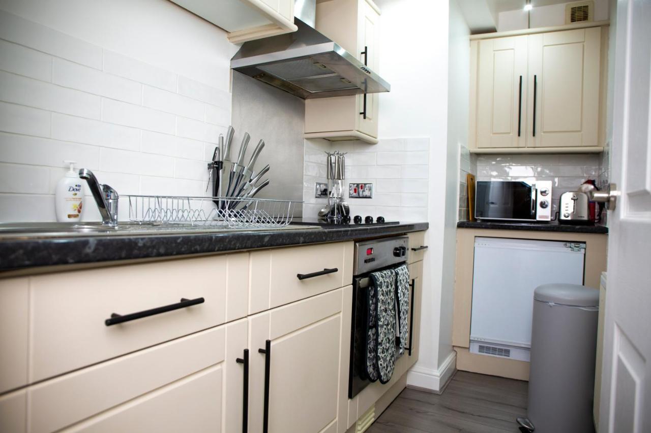 Modern Townhouse Apartment With Free Parking And Wifi 스트렛포드-어폰-에이본 외부 사진