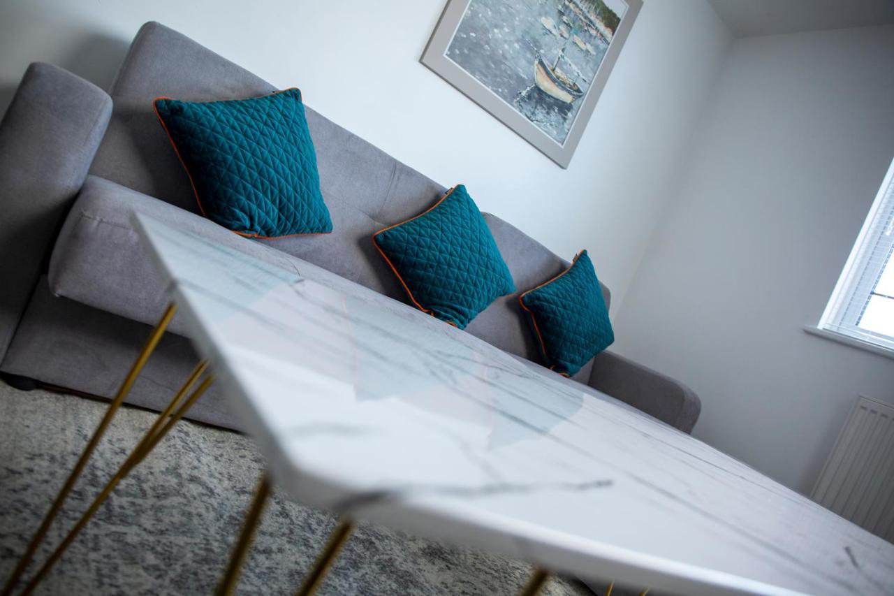 Modern Townhouse Apartment With Free Parking And Wifi 스트렛포드-어폰-에이본 외부 사진