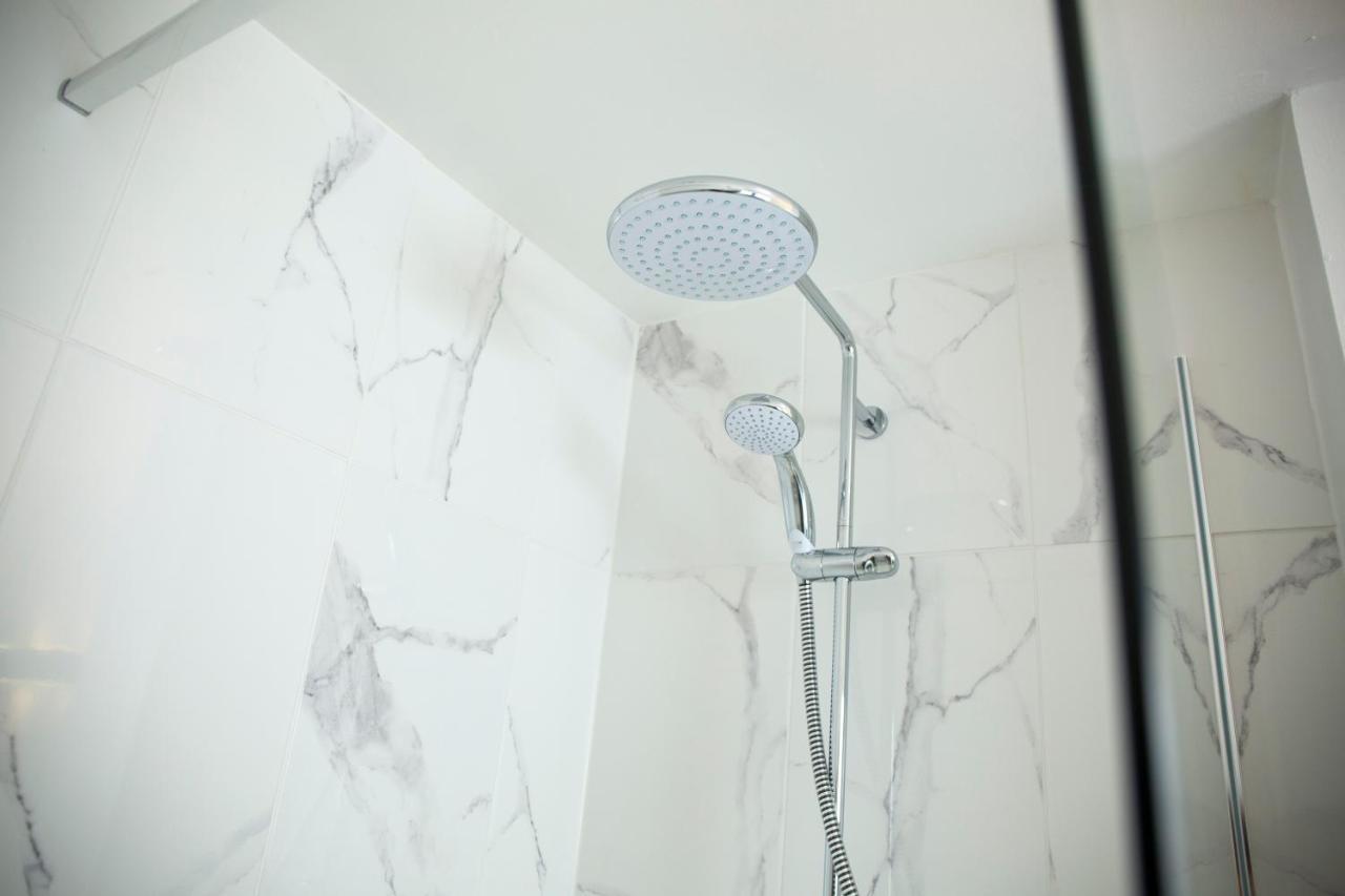 Modern Townhouse Apartment With Free Parking And Wifi 스트렛포드-어폰-에이본 외부 사진