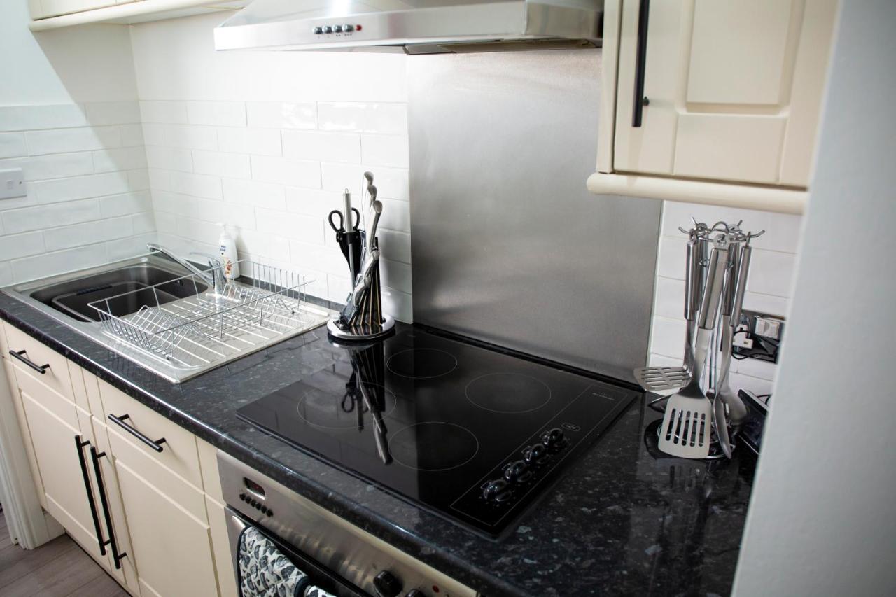 Modern Townhouse Apartment With Free Parking And Wifi 스트렛포드-어폰-에이본 외부 사진