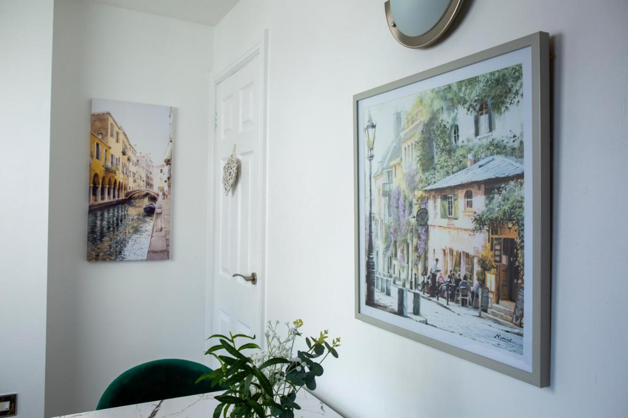 Modern Townhouse Apartment With Free Parking And Wifi 스트렛포드-어폰-에이본 외부 사진