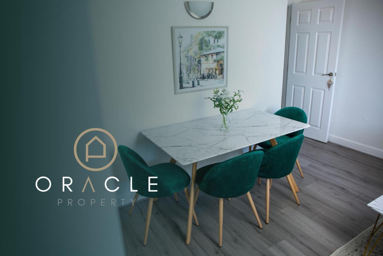 Modern Townhouse Apartment With Free Parking And Wifi 스트렛포드-어폰-에이본 외부 사진
